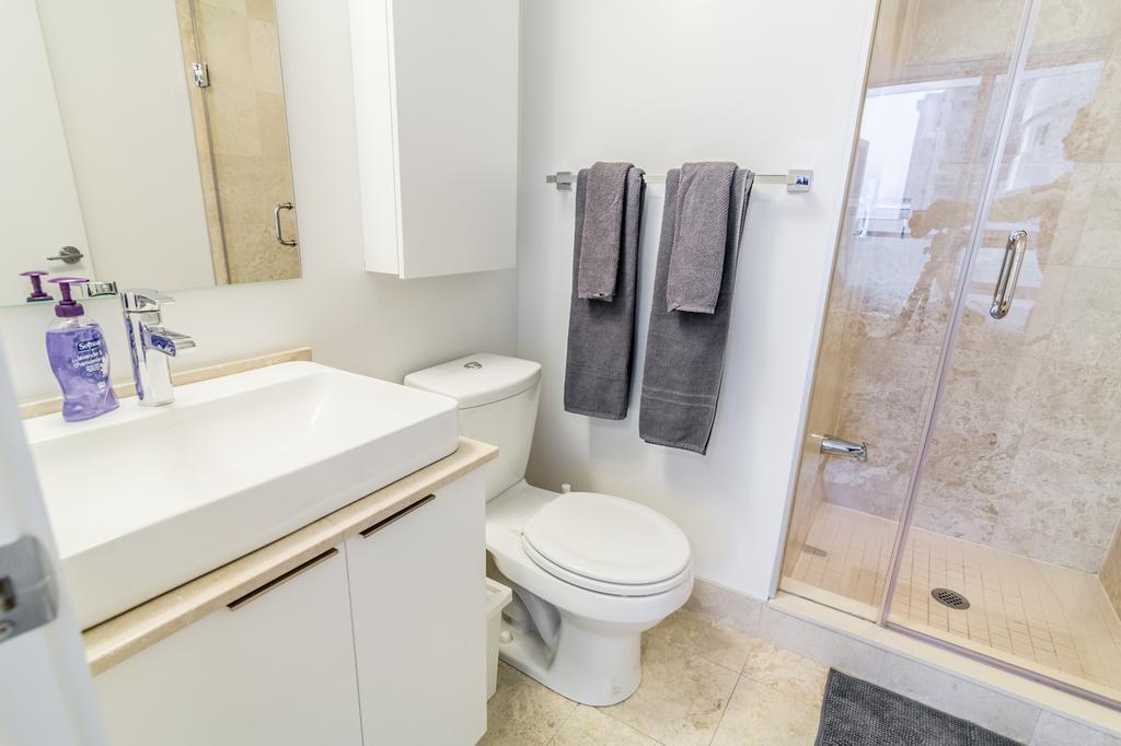 Aoc Suites - Two Bedroom Condo - City/Cn Tower View Toronto Kültér fotó