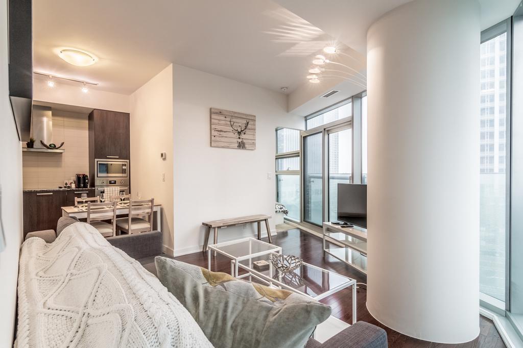 Aoc Suites - Two Bedroom Condo - City/Cn Tower View Toronto Kültér fotó